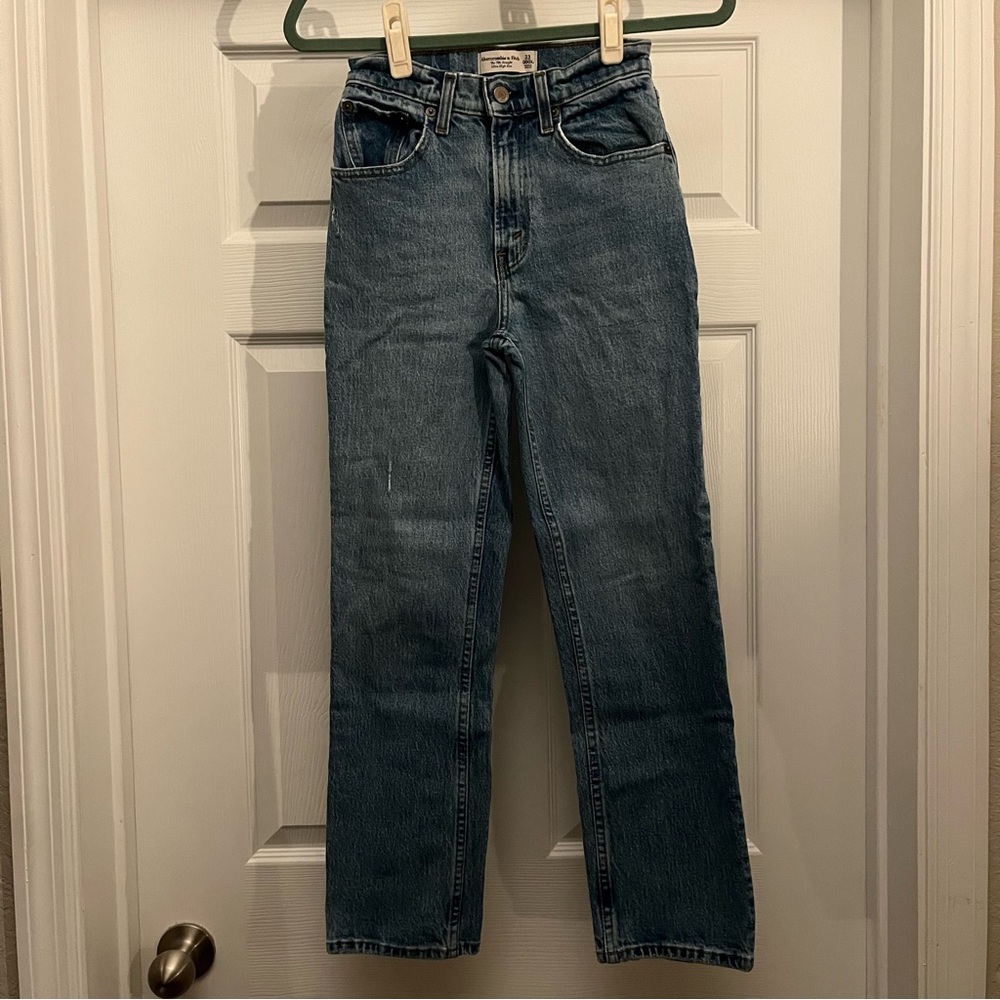 Abercrombie & Fitch “The ‘90s Straight, Ultra High Rise!”